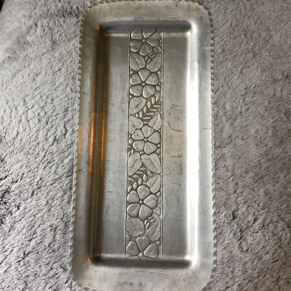 Arthur Armour Hammered aluminum floral tray, tidbits, entry tray or purse tray - Picture 7 of 16